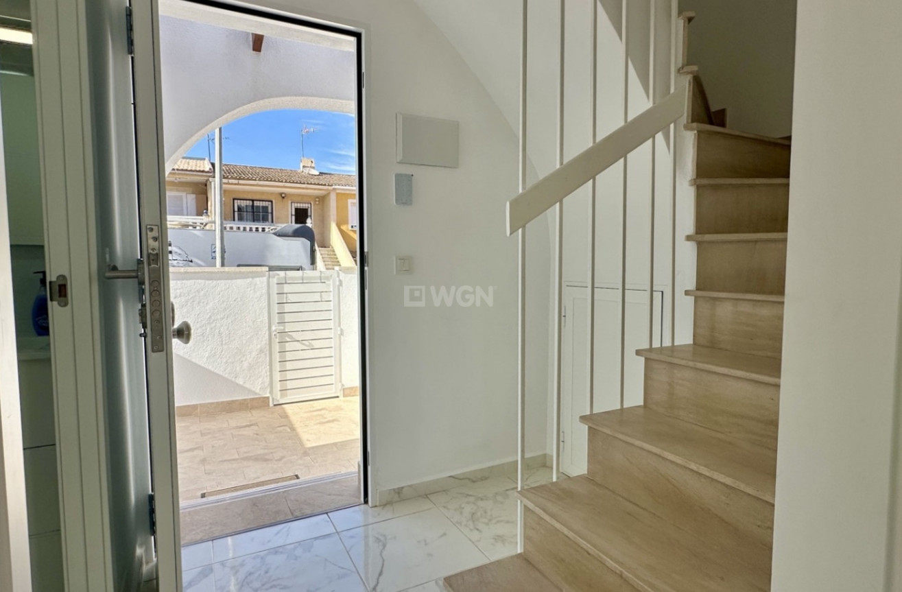 Odsprzedaż - Kamienica - Torrevieja - Costa Blanca