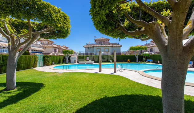 Odsprzedaż - Bungalow - Orihuela Costa - Punta Prima