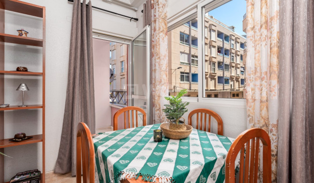 Odsprzedaż - Mieszkanie w bloku - Torrevieja - Costa Blanca