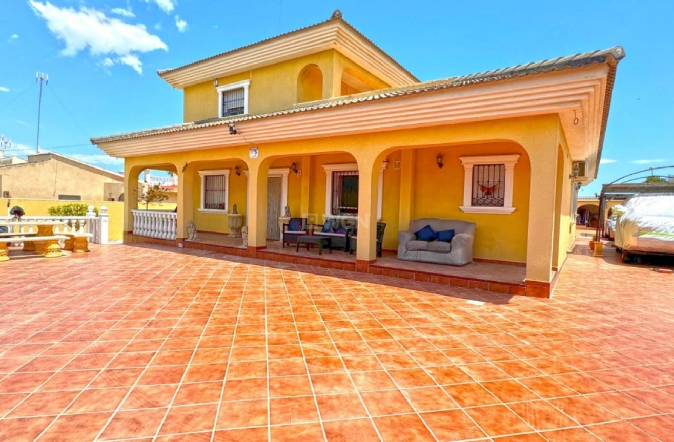 Odsprzedaż - Villa - Torrevieja - Los Balcones