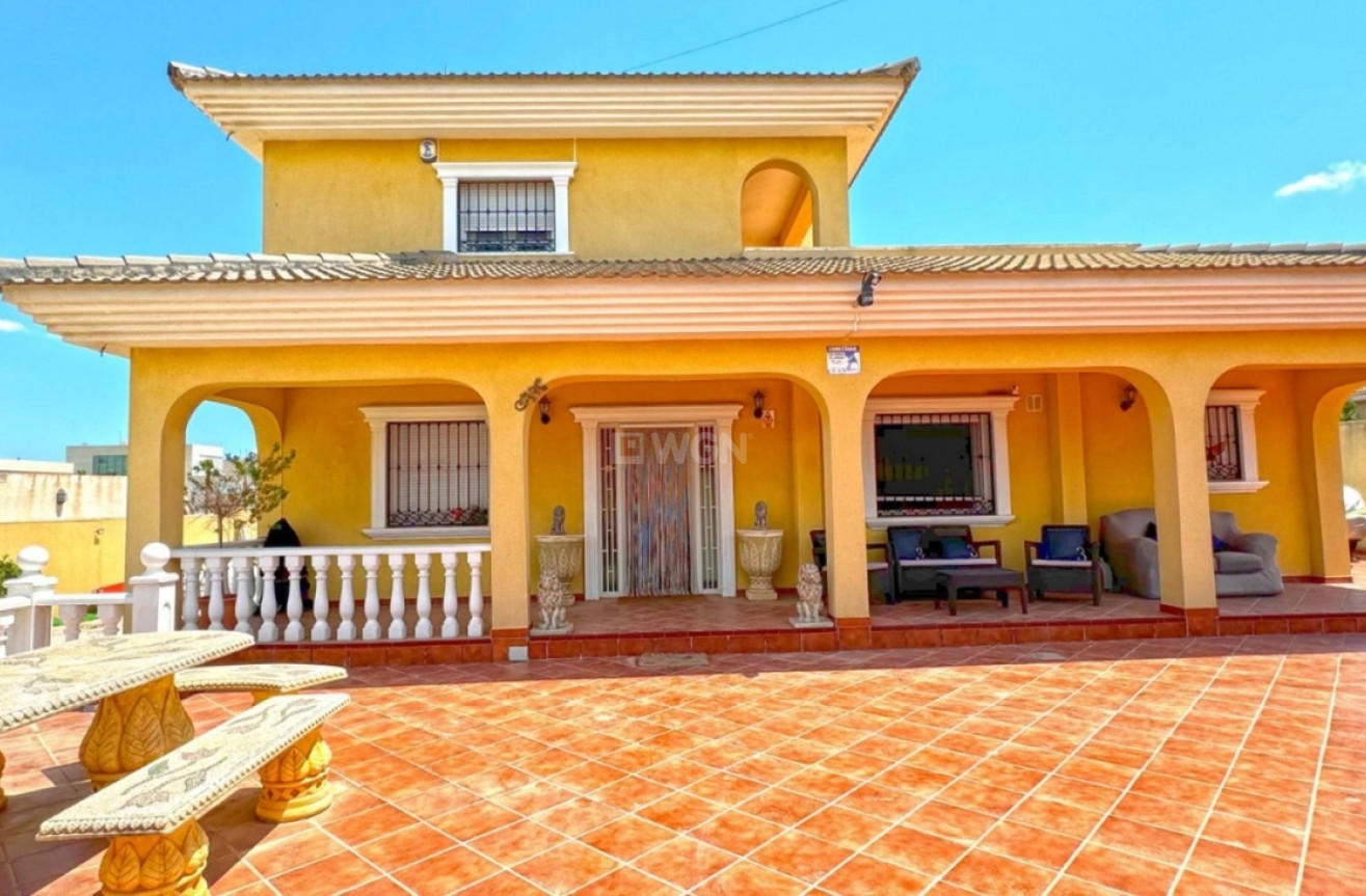 Odsprzedaż - Villa - Torrevieja - Los Balcones