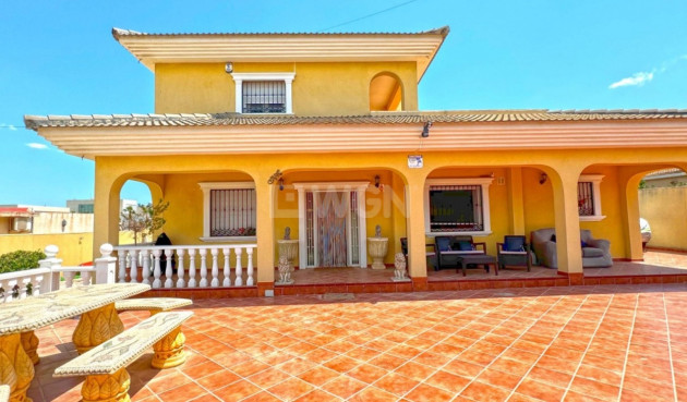 Odsprzedaż - Villa - Torrevieja - Los Balcones