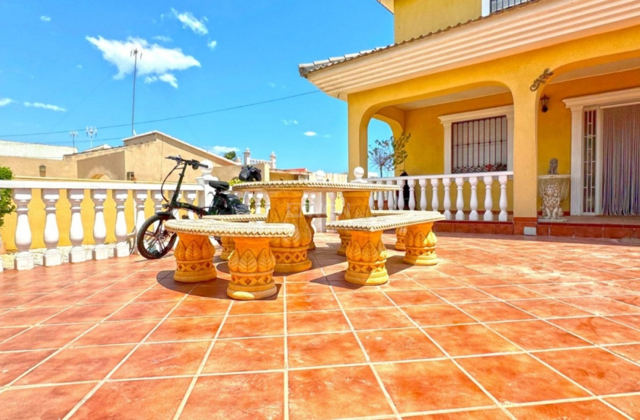 Odsprzedaż - Villa - Torrevieja - Los Balcones