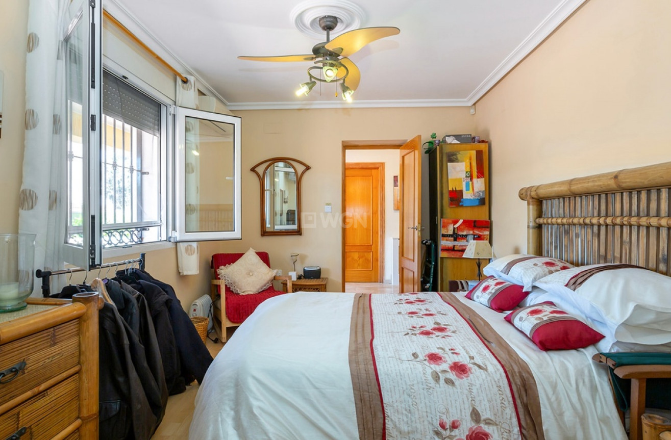 Odsprzedaż - Villa - Torrevieja - Los Balcones