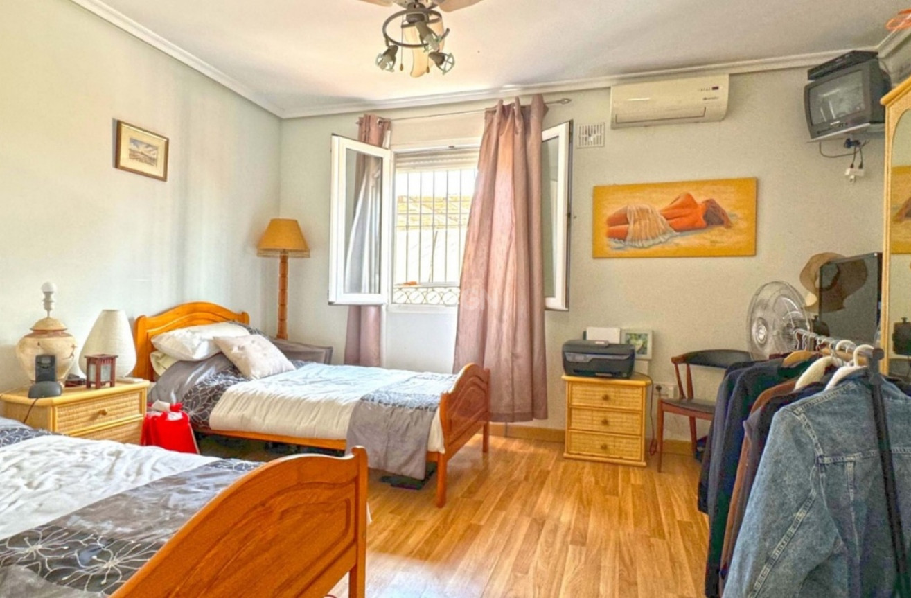 Odsprzedaż - Villa - Torrevieja - Los Balcones