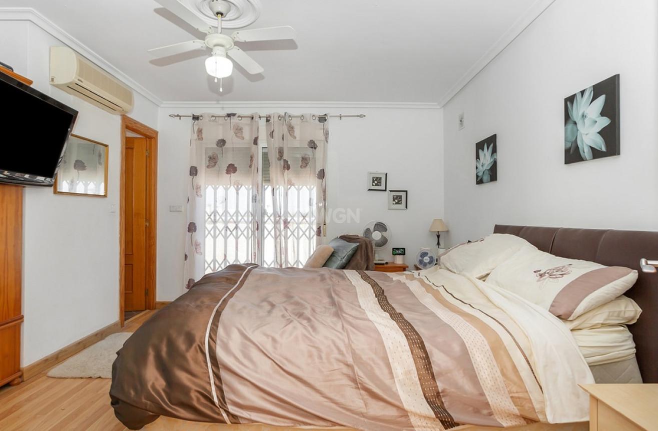 Odsprzedaż - Villa - Torrevieja - Los Balcones