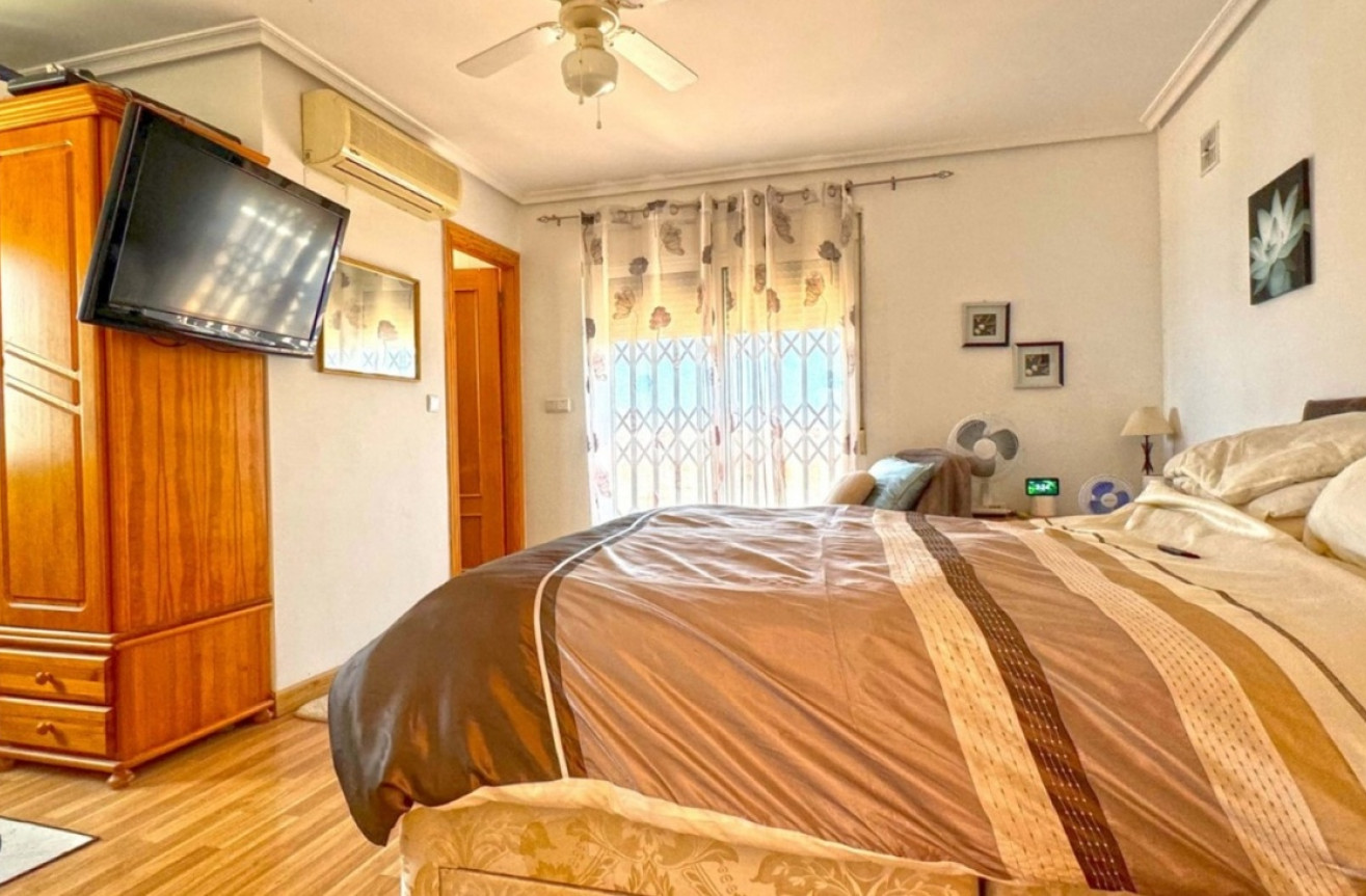 Odsprzedaż - Villa - Torrevieja - Los Balcones