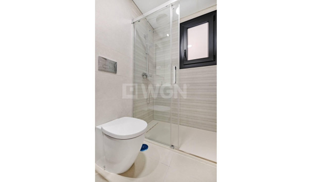 Odsprzedaż - Mieszkanie w bloku - Torrevieja - Costa Blanca