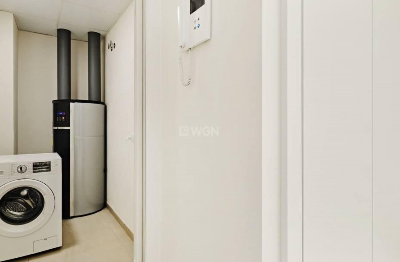 Odsprzedaż - Mieszkanie w bloku - Torrevieja - Costa Blanca