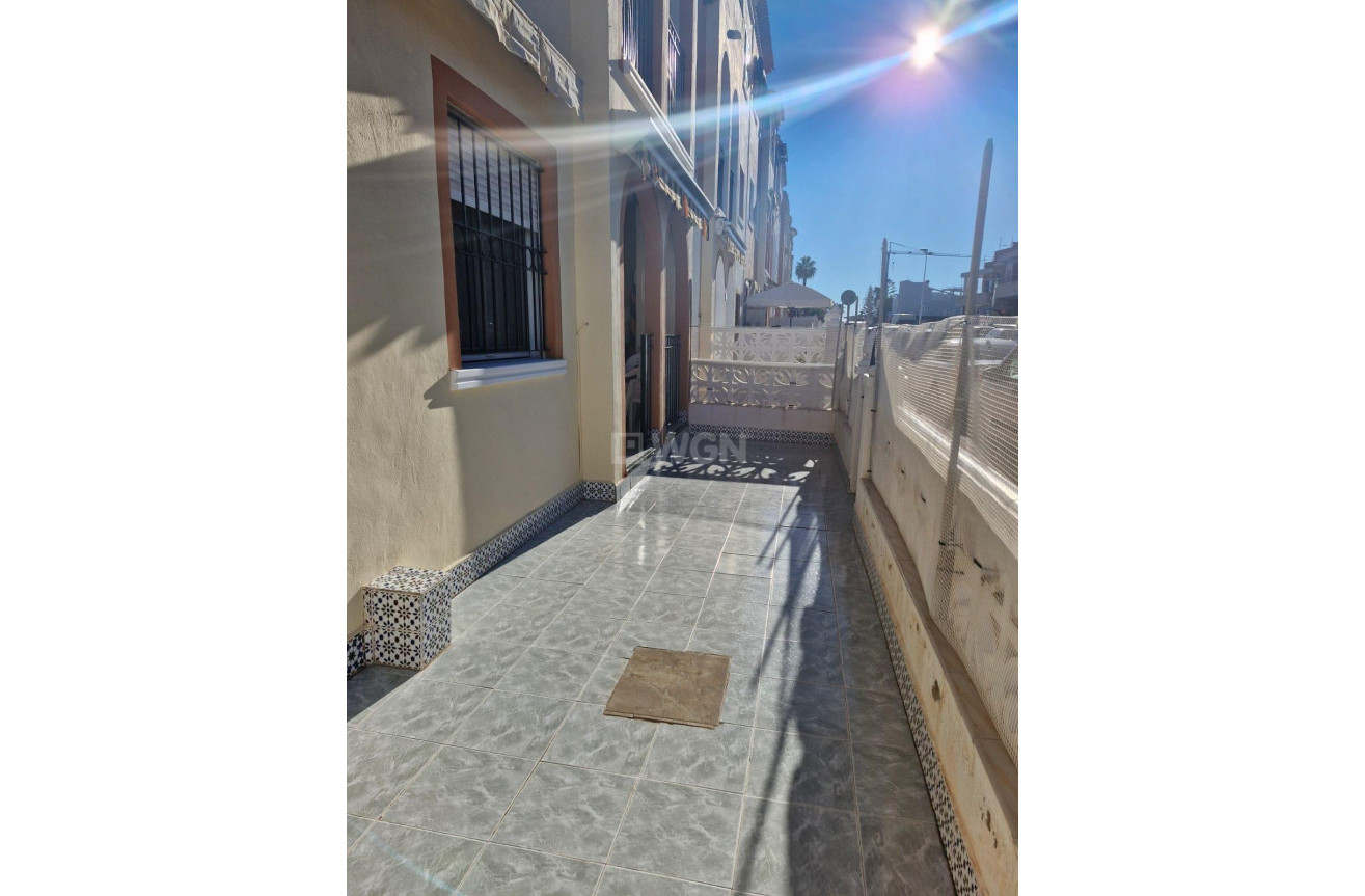 Odsprzedaż - Bungalow - Torrevieja - Playa De Los Naufragos