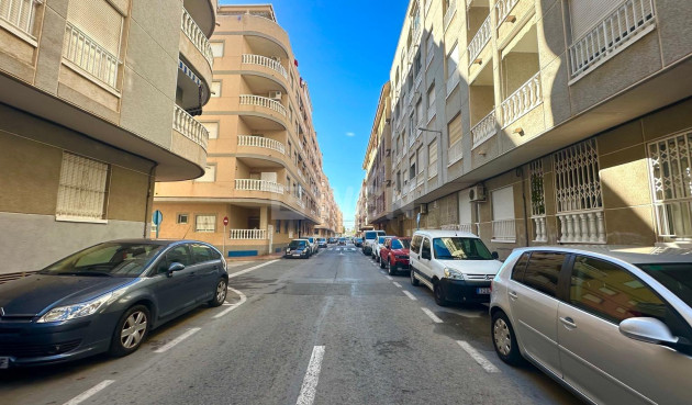 Odsprzedaż - Mieszkanie w bloku - Torrevieja - Acequion