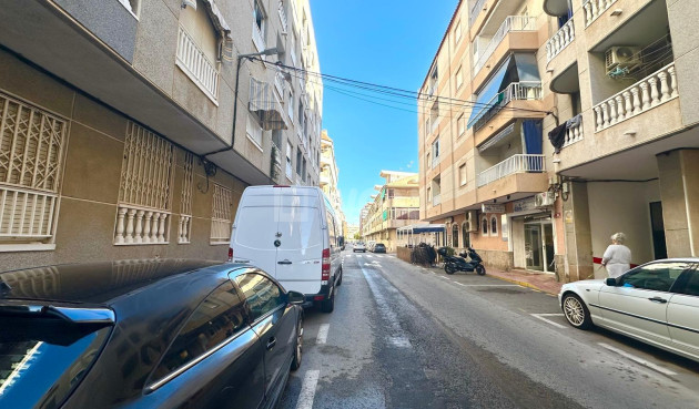 Odsprzedaż - Mieszkanie w bloku - Torrevieja - Acequion