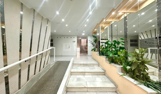 Odsprzedaż - Mieszkanie w bloku - Torrevieja - Acequion