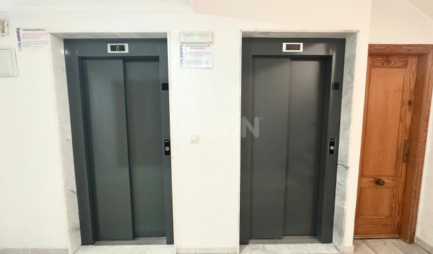 Odsprzedaż - Mieszkanie w bloku - Torrevieja - Acequion