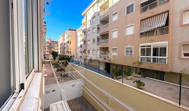 Odsprzedaż - Mieszkanie w bloku - Torrevieja - Acequion