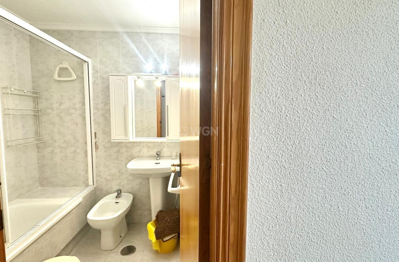 Odsprzedaż - Mieszkanie w bloku - Torrevieja - Acequion