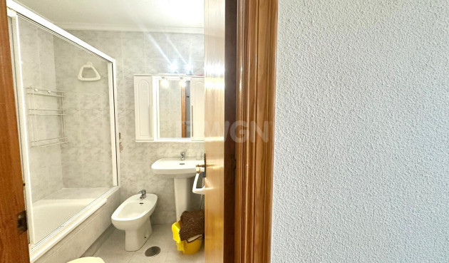 Odsprzedaż - Mieszkanie w bloku - Torrevieja - Acequion