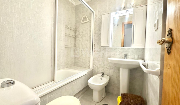 Odsprzedaż - Mieszkanie w bloku - Torrevieja - Acequion