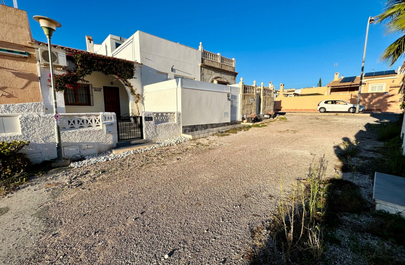 Odsprzedaż - Kamienica - Torrevieja - Costa Blanca