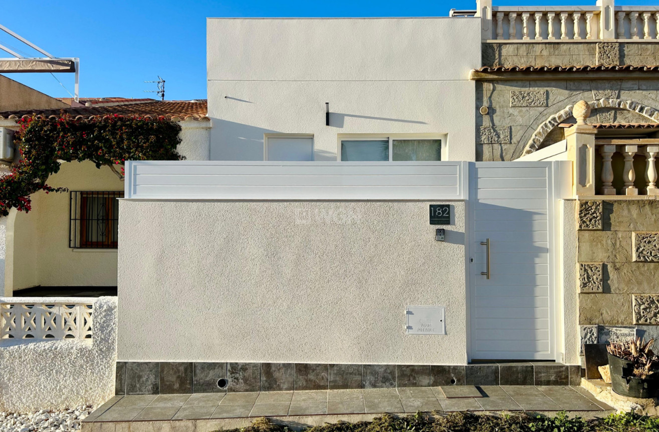 Odsprzedaż - Kamienica - Torrevieja - Costa Blanca