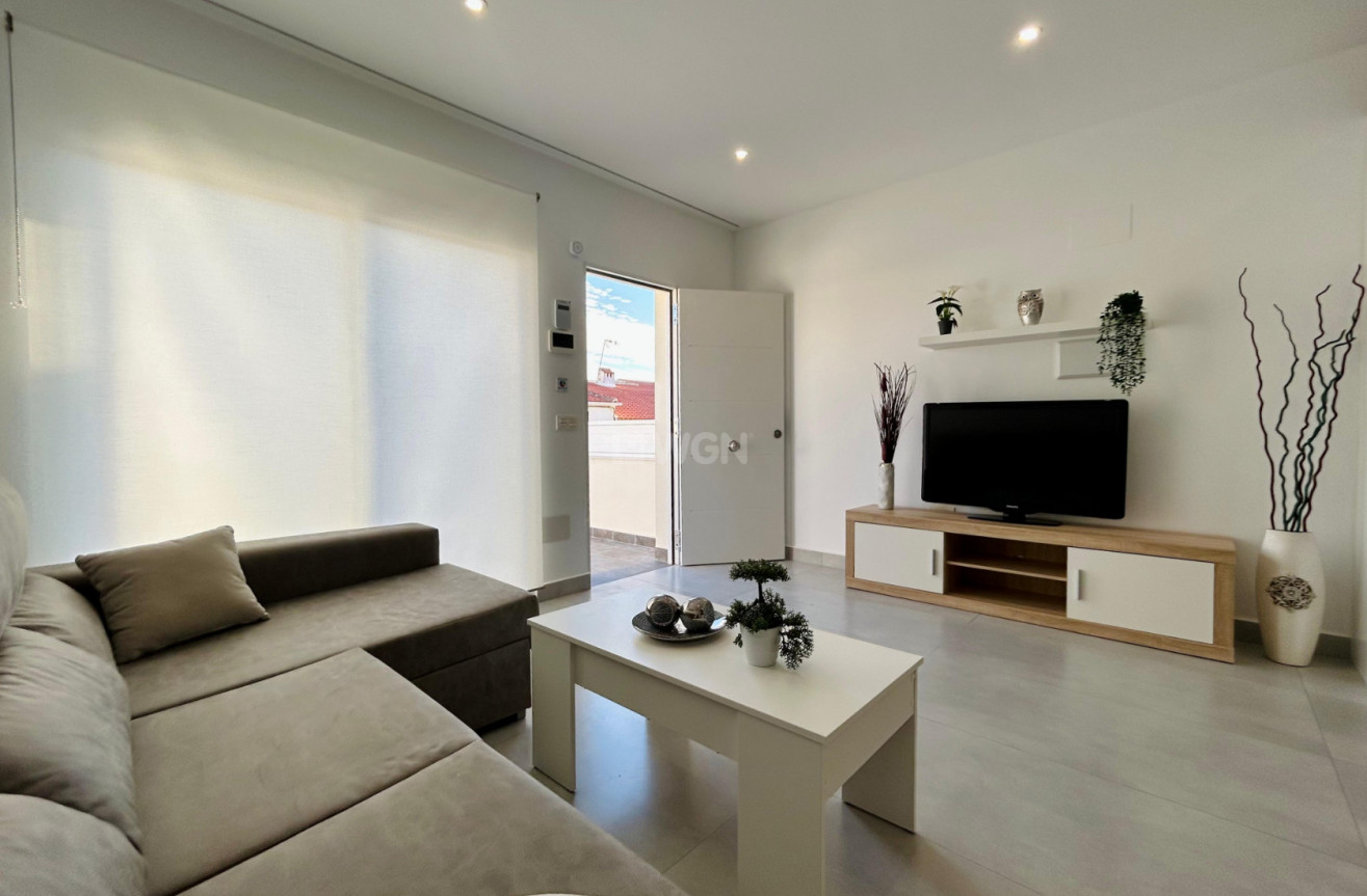 Odsprzedaż - Kamienica - Torrevieja - Costa Blanca