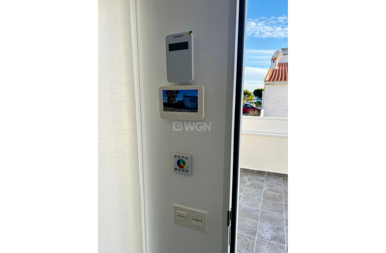 Odsprzedaż - Kamienica - Torrevieja - Costa Blanca