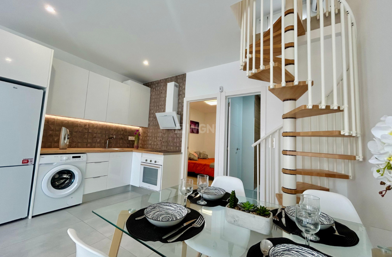 Odsprzedaż - Kamienica - Torrevieja - Costa Blanca