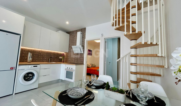 Odsprzedaż - Kamienica - Torrevieja - Costa Blanca