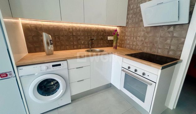 Odsprzedaż - Kamienica - Torrevieja - Costa Blanca