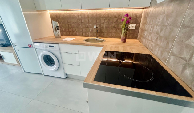 Odsprzedaż - Kamienica - Torrevieja - Costa Blanca