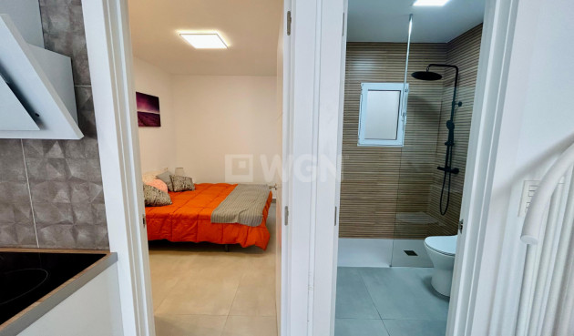 Odsprzedaż - Kamienica - Torrevieja - Costa Blanca