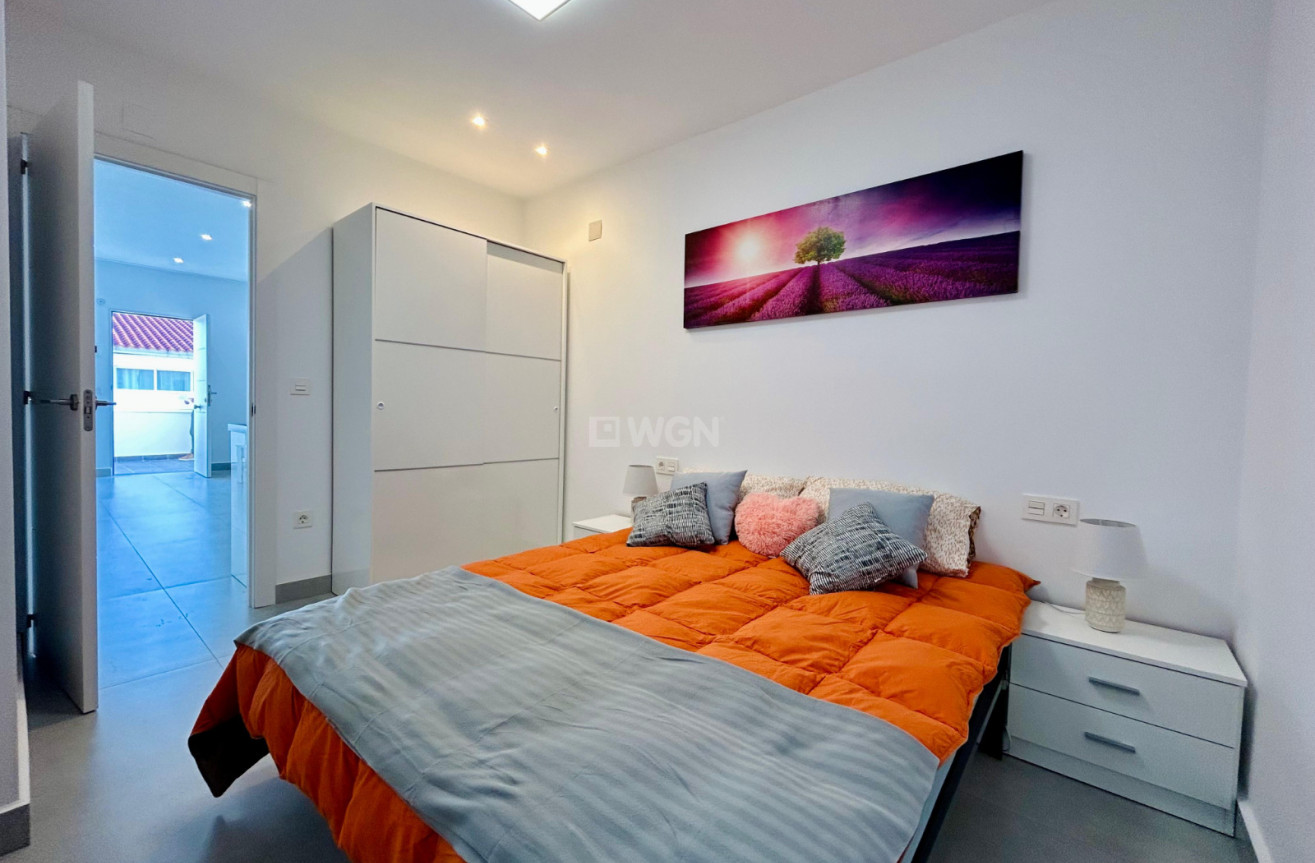 Odsprzedaż - Kamienica - Torrevieja - Costa Blanca