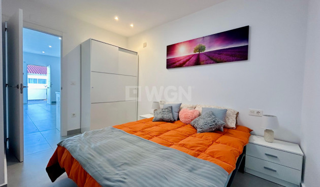 Odsprzedaż - Kamienica - Torrevieja - Costa Blanca