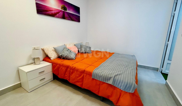 Odsprzedaż - Kamienica - Torrevieja - Costa Blanca