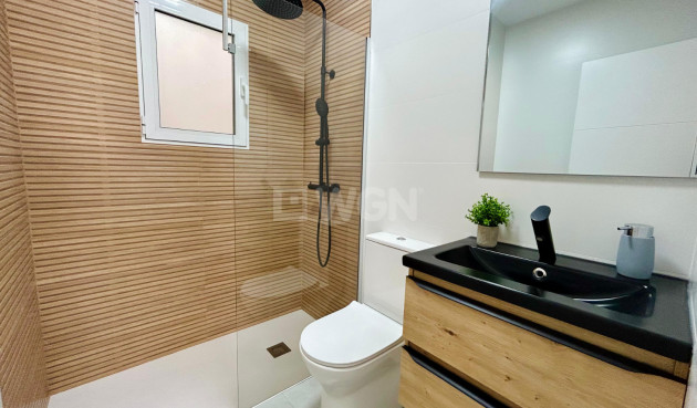 Odsprzedaż - Kamienica - Torrevieja - Costa Blanca