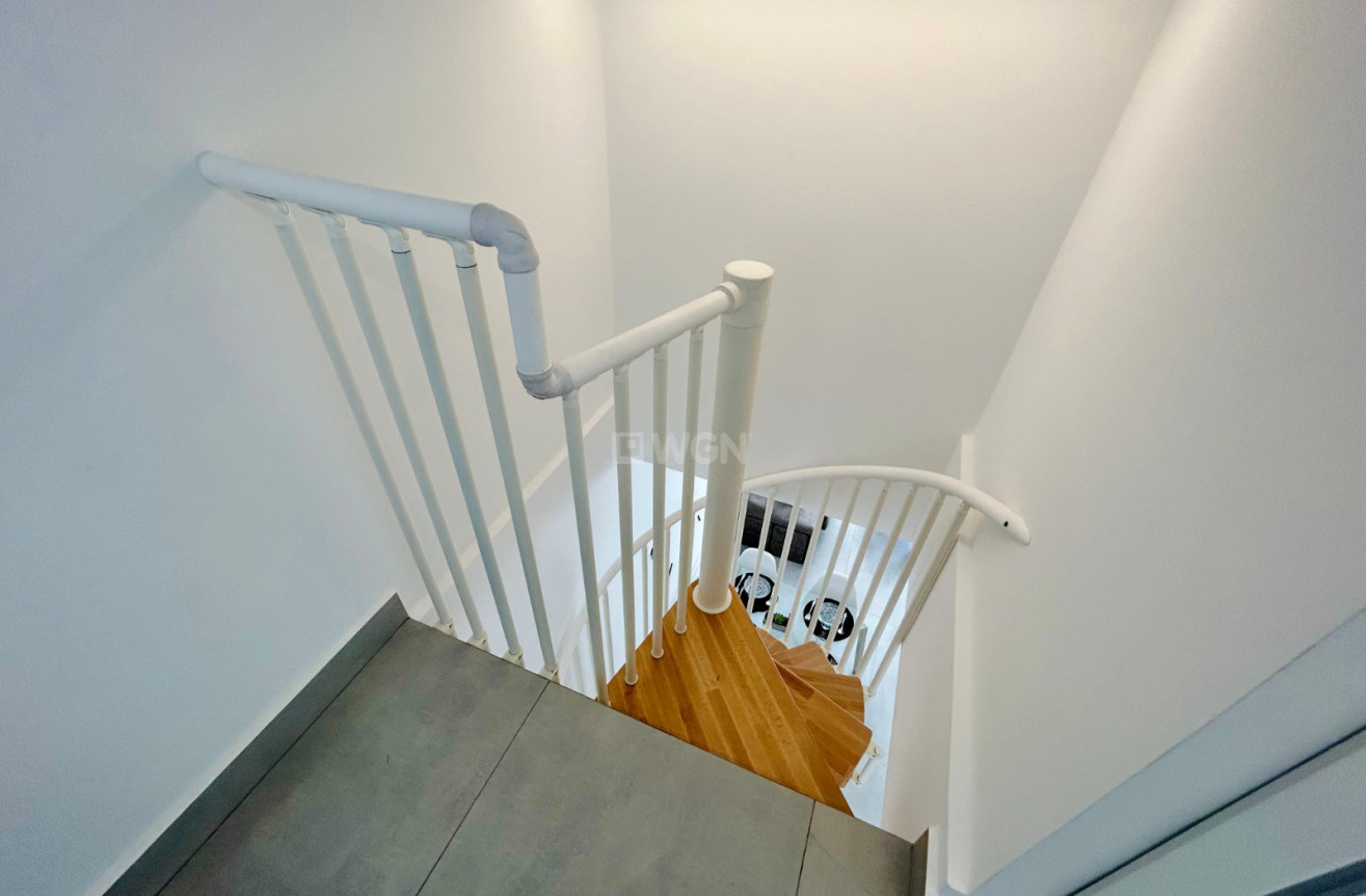 Odsprzedaż - Kamienica - Torrevieja - Costa Blanca