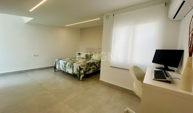 Odsprzedaż - Kamienica - Torrevieja - Costa Blanca