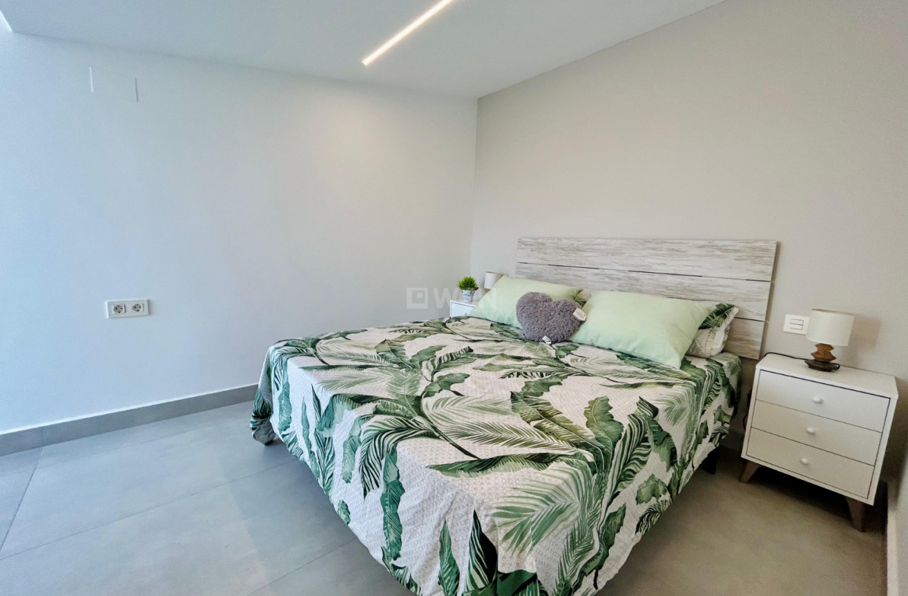 Odsprzedaż - Kamienica - Torrevieja - Costa Blanca