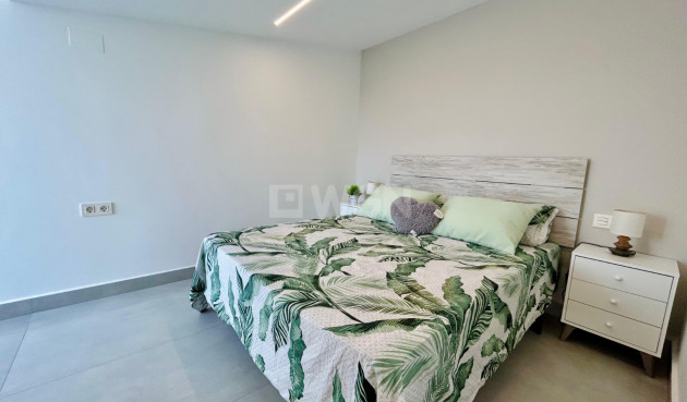 Odsprzedaż - Kamienica - Torrevieja - Costa Blanca