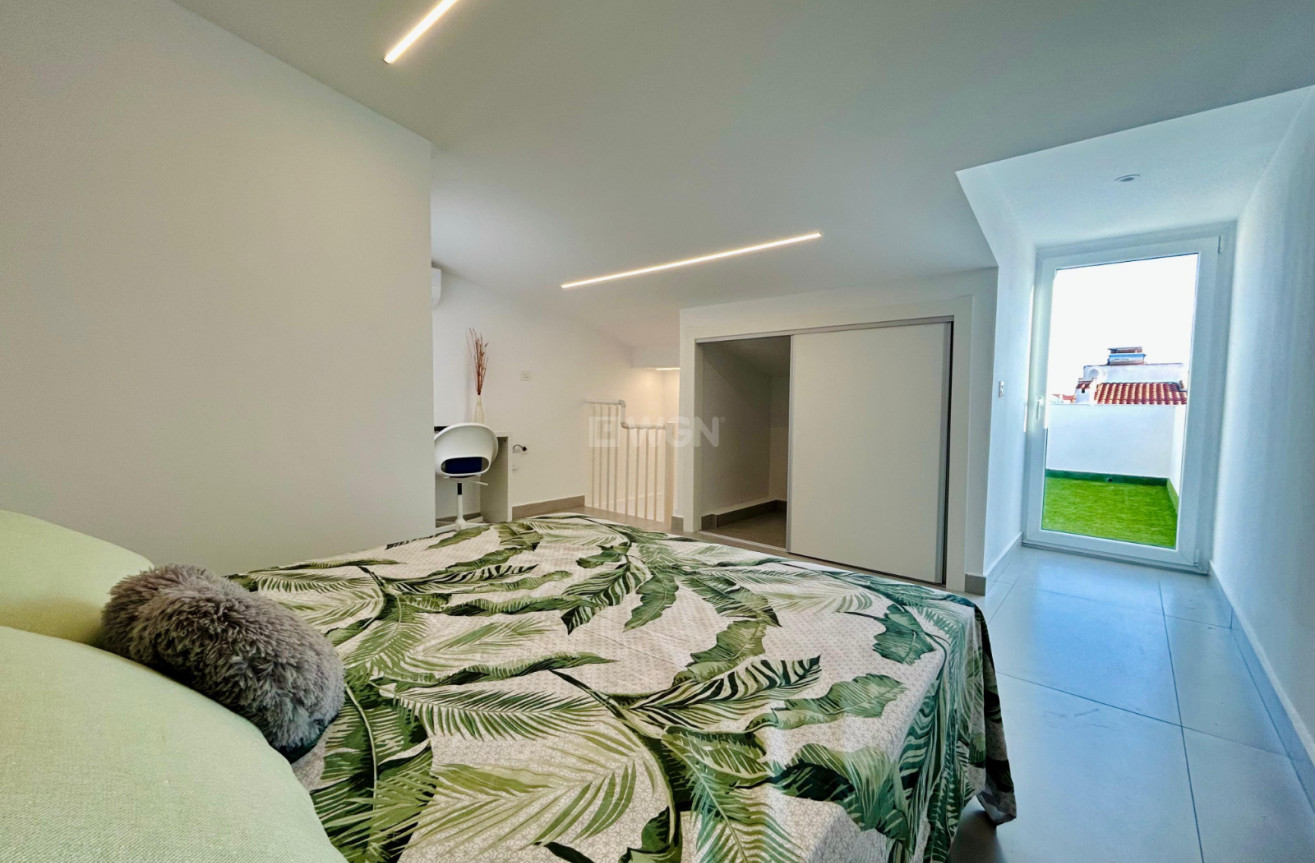 Odsprzedaż - Kamienica - Torrevieja - Costa Blanca