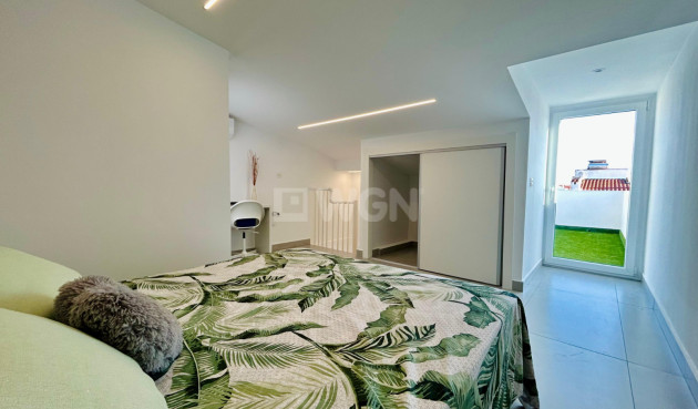 Odsprzedaż - Kamienica - Torrevieja - Costa Blanca