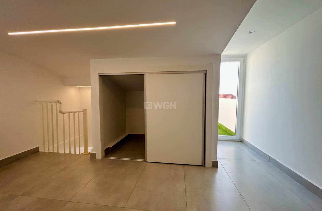 Odsprzedaż - Kamienica - Torrevieja - Costa Blanca