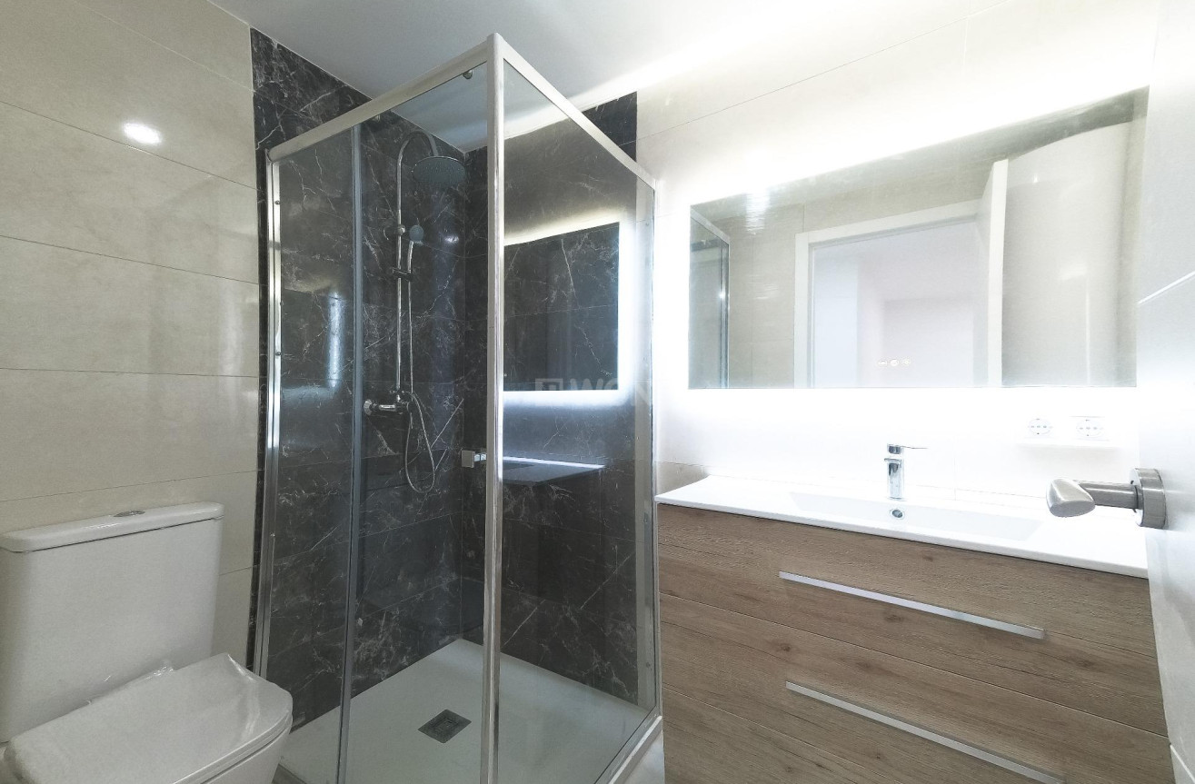 Resale - Apartment / flat - Torrevieja - Playa De Los Naufragos