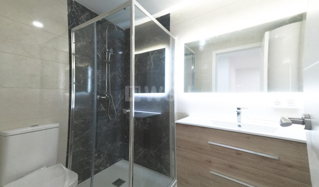 Resale - Apartment / flat - Torrevieja - Playa De Los Naufragos
