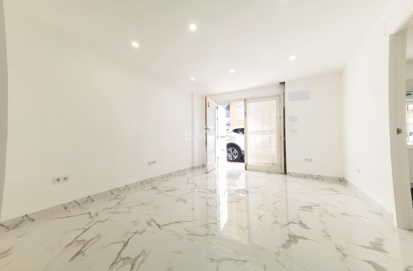 Resale - Apartment / flat - Torrevieja - Playa De Los Naufragos