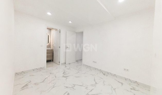 Resale - Apartment / flat - Torrevieja - Playa De Los Naufragos