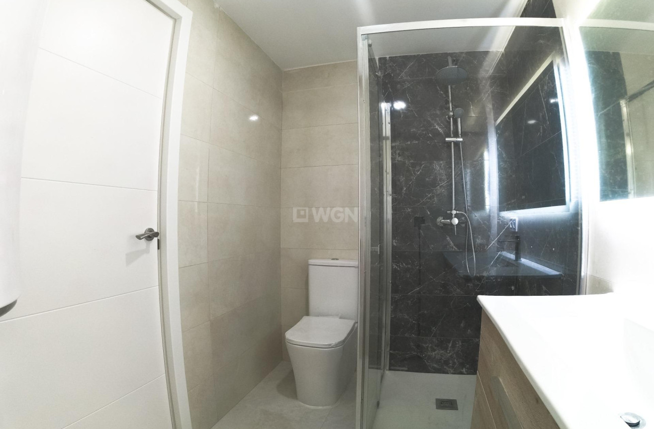 Resale - Apartment / flat - Torrevieja - Playa De Los Naufragos