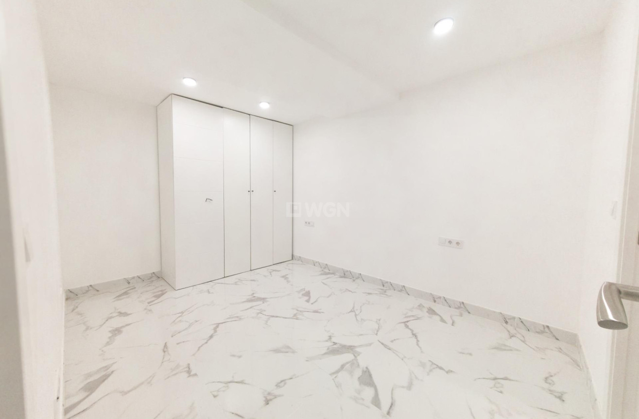 Resale - Apartment / flat - Torrevieja - Playa De Los Naufragos