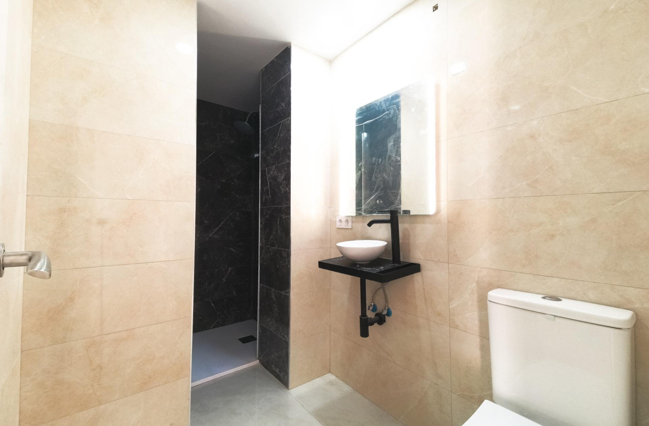 Resale - Apartment / flat - Torrevieja - Playa De Los Naufragos