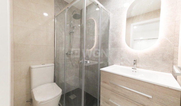 Resale - Apartment / flat - Torrevieja - Playa De Los Naufragos